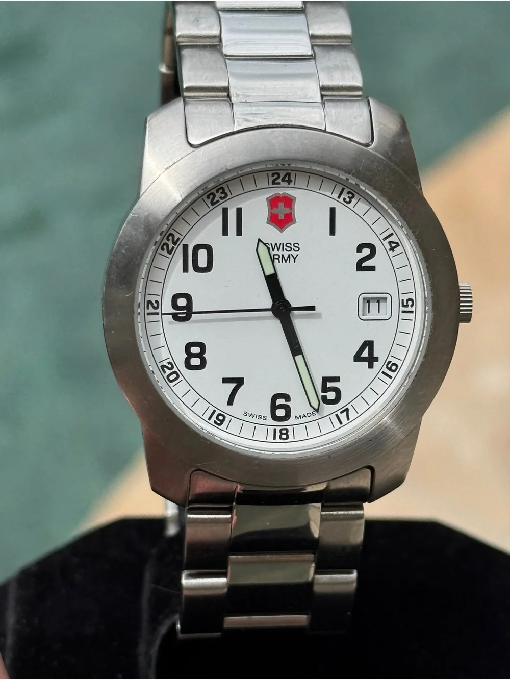 Victorinox Swiss Army Quartz Ref: 24972 Date Arabic Numerals Steel Bracelet 40mm